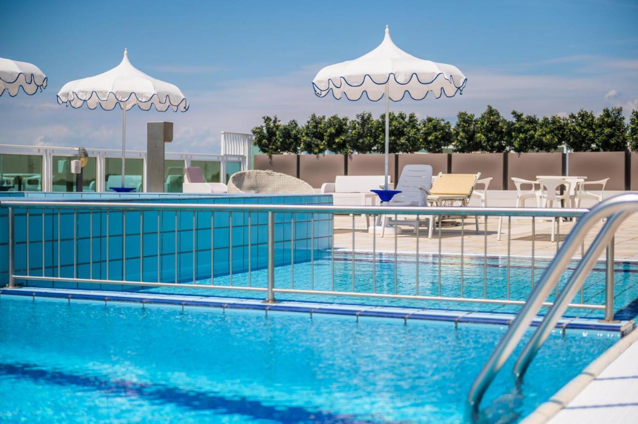 Hotel Colombo Lido di Jesolo Exterior foto